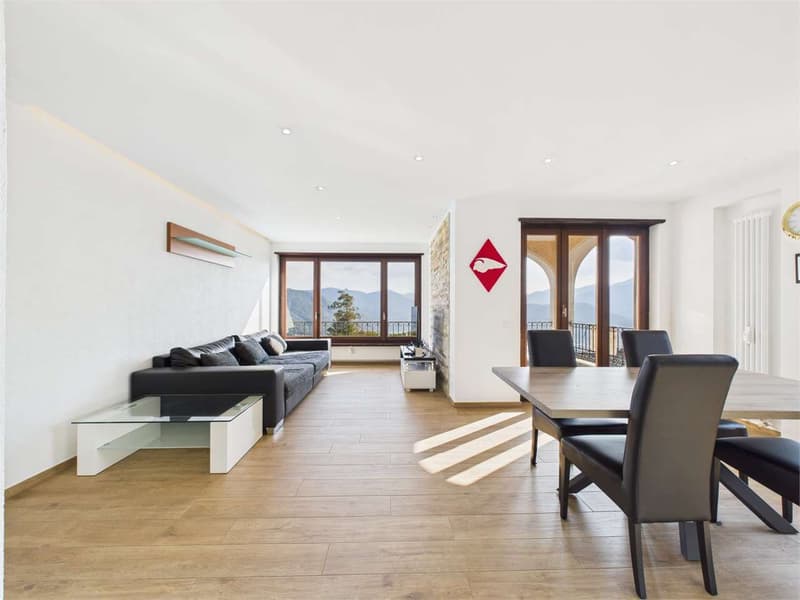 Exclusive Apartment with Lake View and Communal Pool (8)