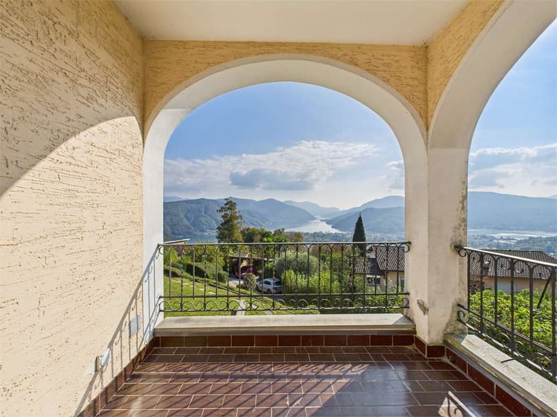 Exclusive Apartment with Lake View and Communal Pool (9)