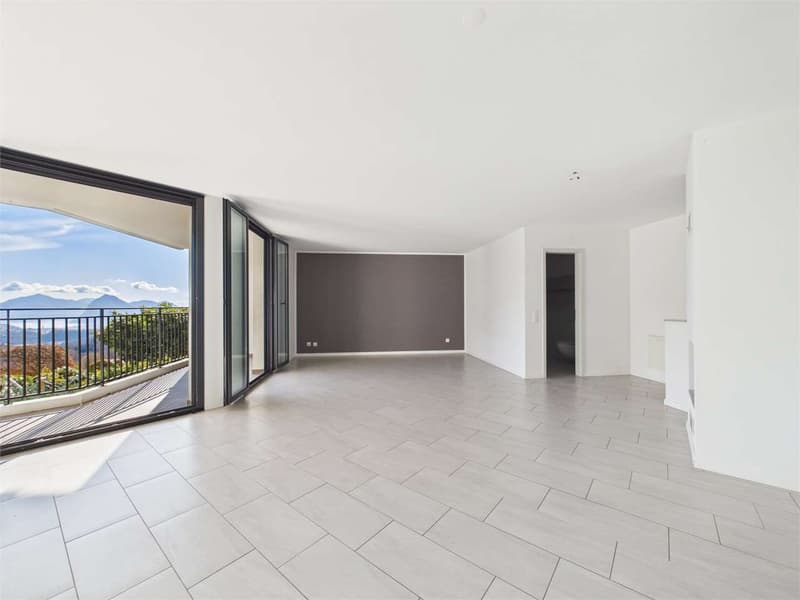 Semi-detached house on 3 floors with garden and ideal space for study or office (11)