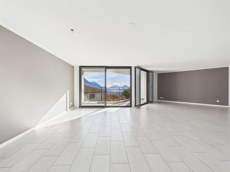 Semi-detached house on 3 floors with garden and ideal space for study or office (12)