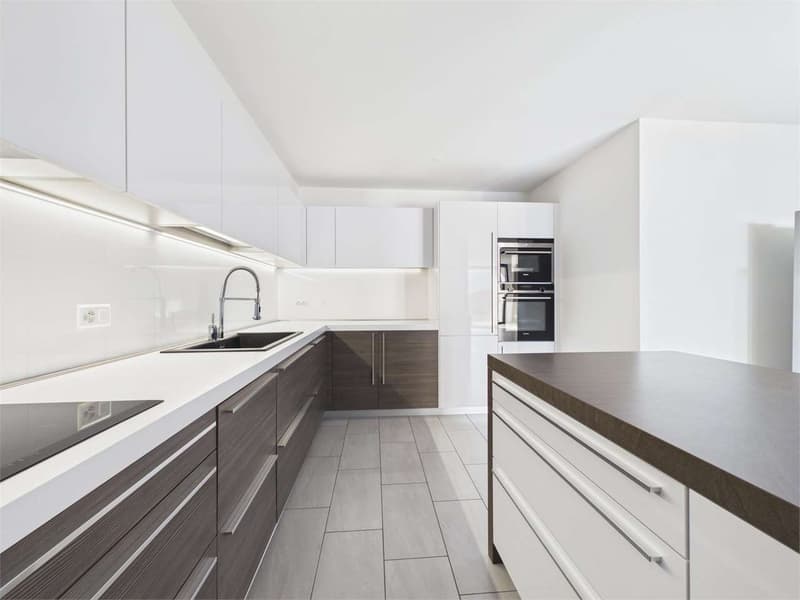Semi-detached house on 3 floors with garden and ideal space for study or office (6)