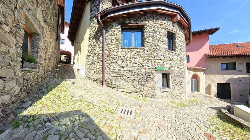 INCOME PROPERTY WITH 4 UNITS (11)