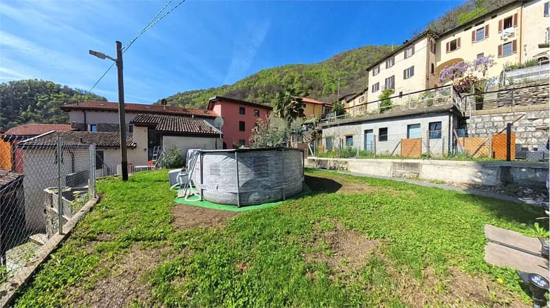 INCOME PROPERTY WITH 4 UNITS (10)