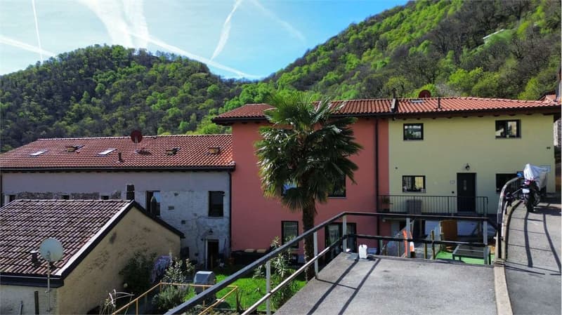 INCOME PROPERTY WITH 4 UNITS (6)