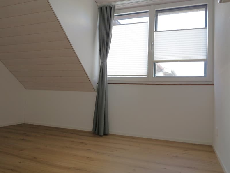 Appartamento-mansarda moderno 4.5 locali a Jens (38)