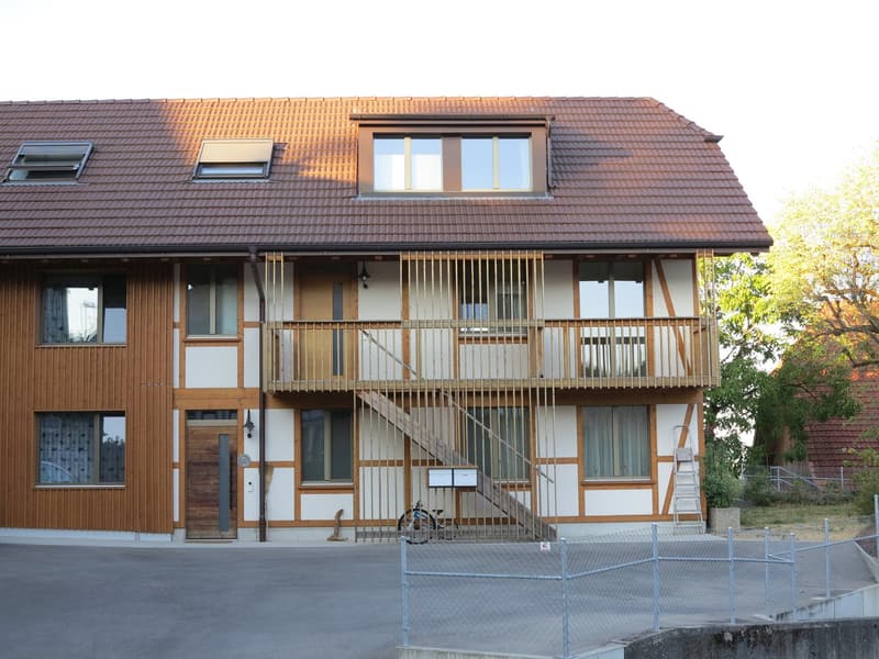 Appartamento-mansarda moderno 4.5 locali a Jens (1)