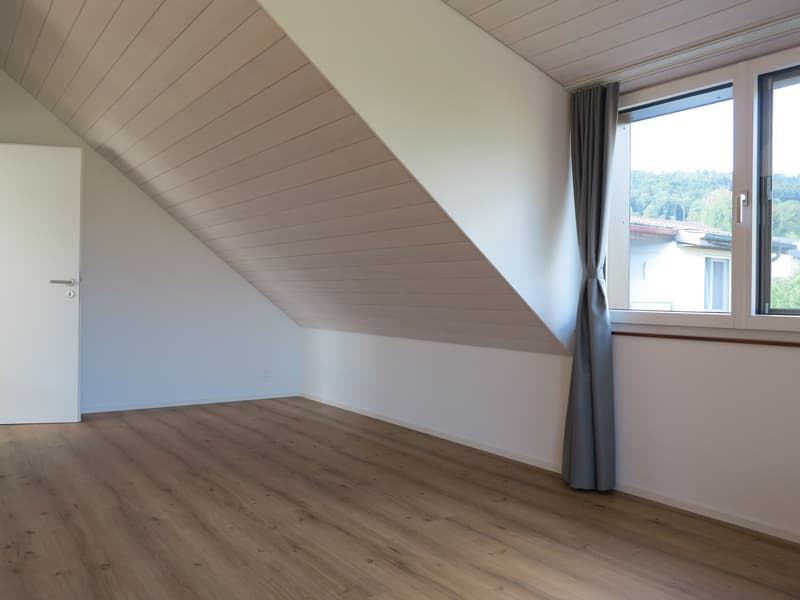 Appartamento-mansarda moderno 4.5 locali a Jens (30)