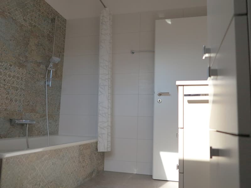 Appartamento-mansarda moderno 4.5 locali a Jens (35)