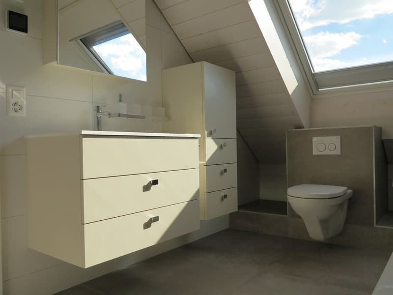 Appartamento-mansarda moderno 4.5 locali a Jens (33)