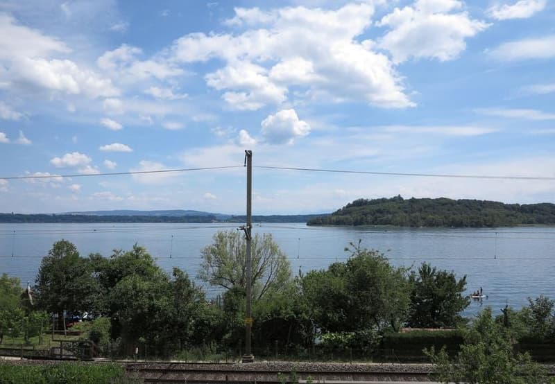Incantevole appartamento maisonette di 4 locali con balcone e vista lago a Ligerz (2)