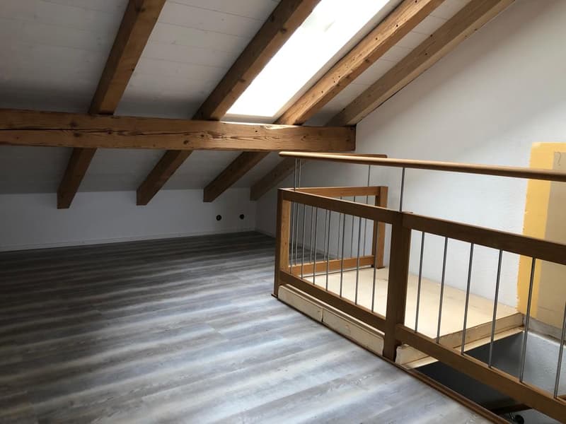 Incantevole appartamento maisonette di 4 locali con balcone e vista lago a Ligerz (13)