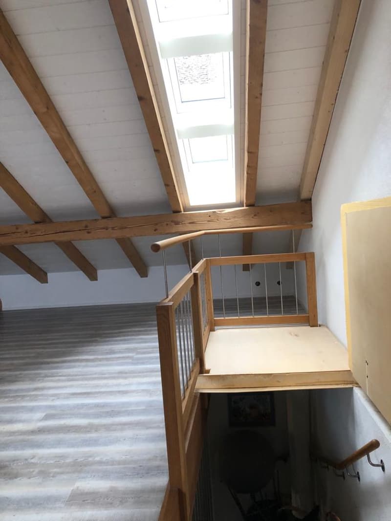 Incantevole appartamento maisonette di 4 locali con balcone e vista lago a Ligerz (17)