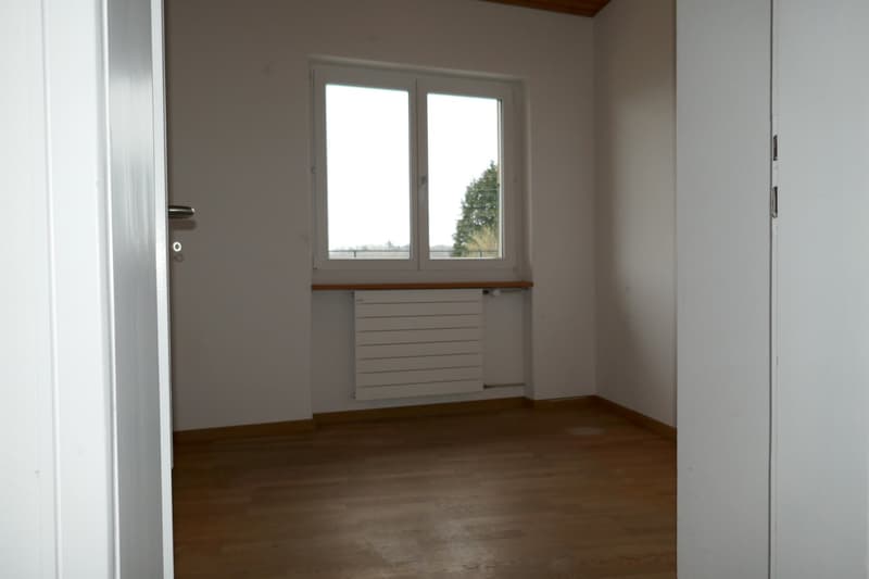 Incantevole appartamento maisonette di 4 locali con balcone e vista lago a Ligerz (8)