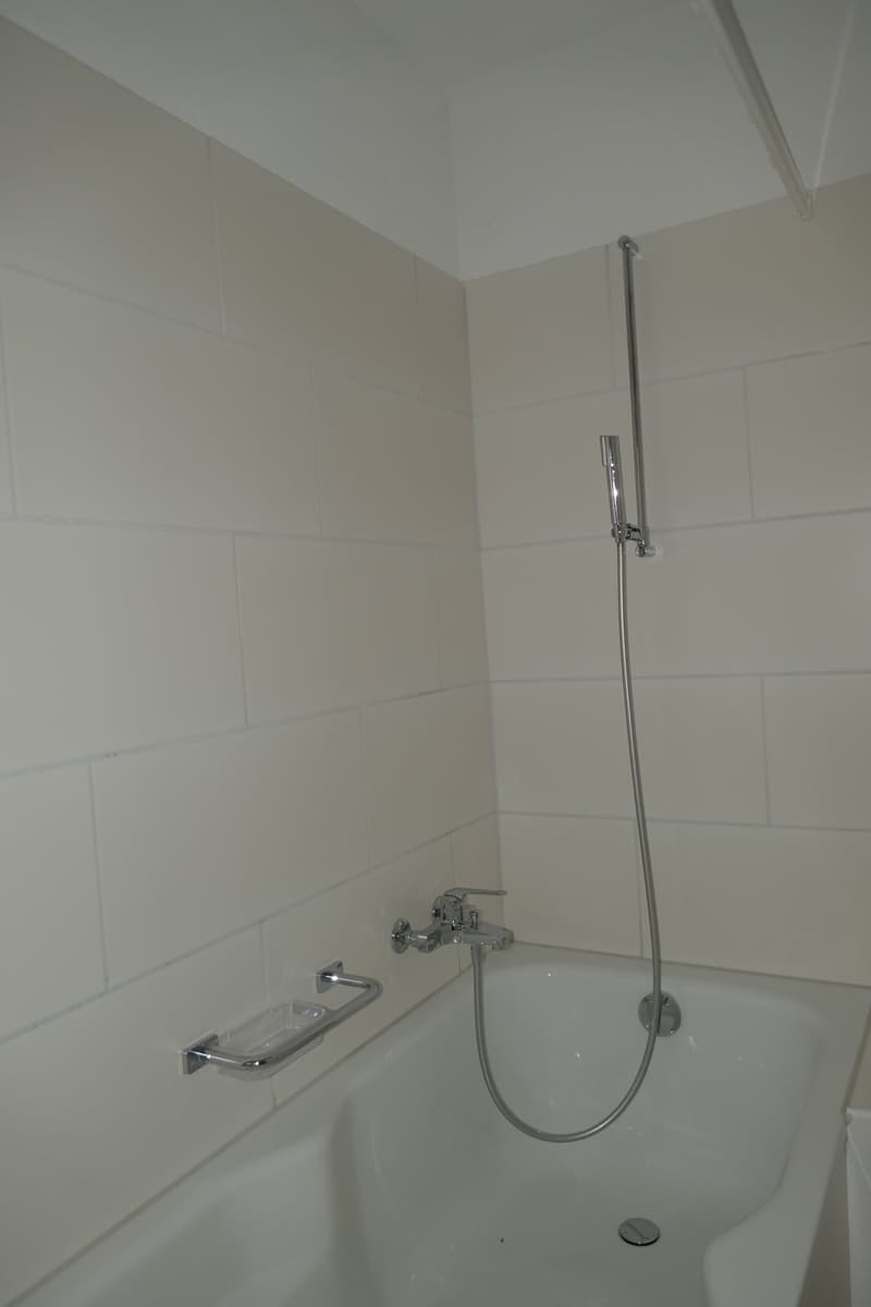 Incantevole appartamento maisonette di 4 locali con balcone e vista lago a Ligerz (11)