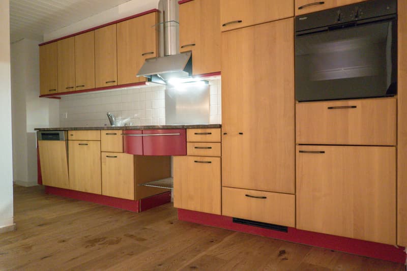 Charmante  3 ½  Zimmer Altbauwohnung mit Seeblick und privater grosser Terrasse in Ligerz (4)
