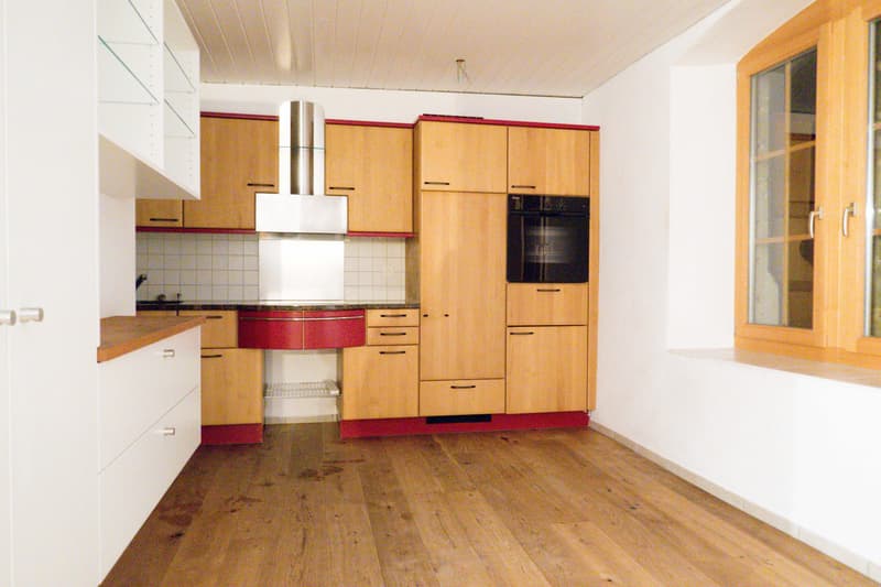 Charmante  3 ½  Zimmer Altbauwohnung mit Seeblick und privater grosser Terrasse in Ligerz (3)