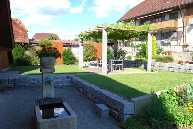 Bijou soigné avec charme, style et complexe de jardin de rêve (8)