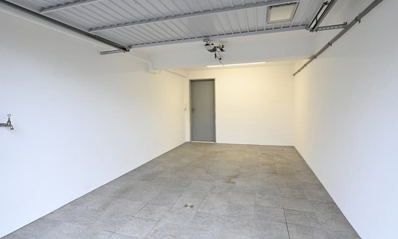 Garage mit el. Garagetor