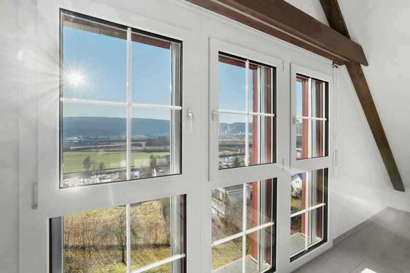 Dachwohnung mit Ausblick - zentrumsnah in Oetwil an der Limmat (3)