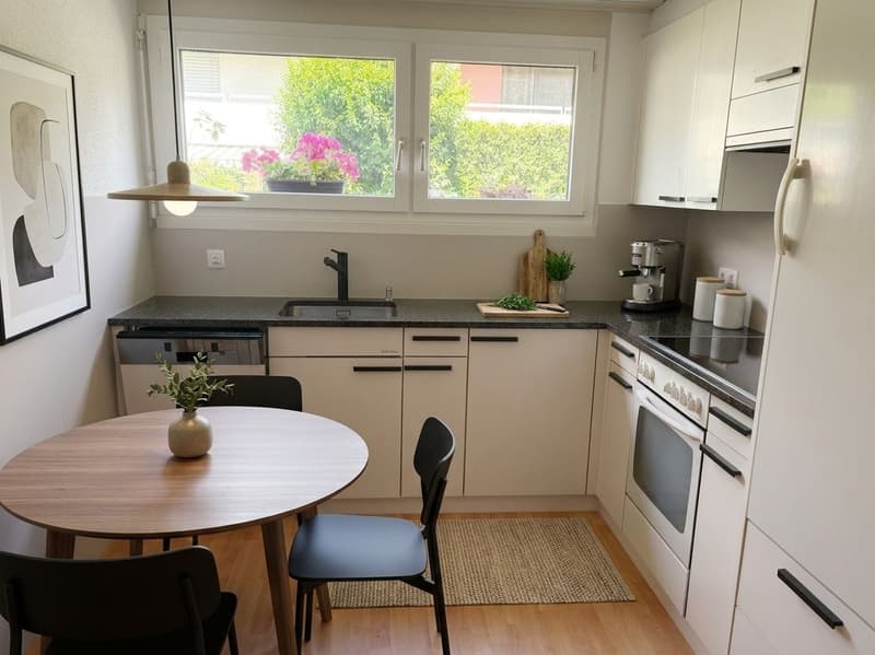 Quiet living, central location (4)