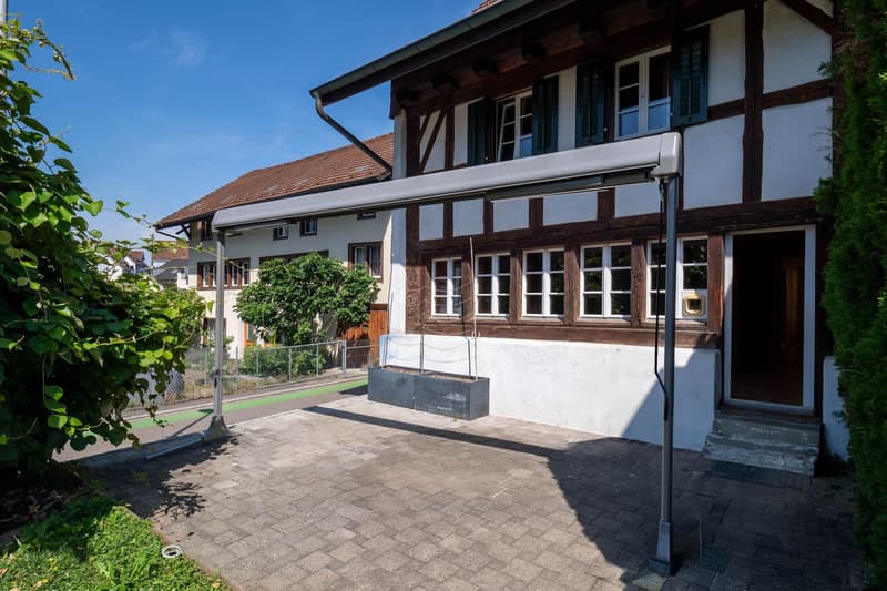 Historic Living on the Edge of the Village (3)