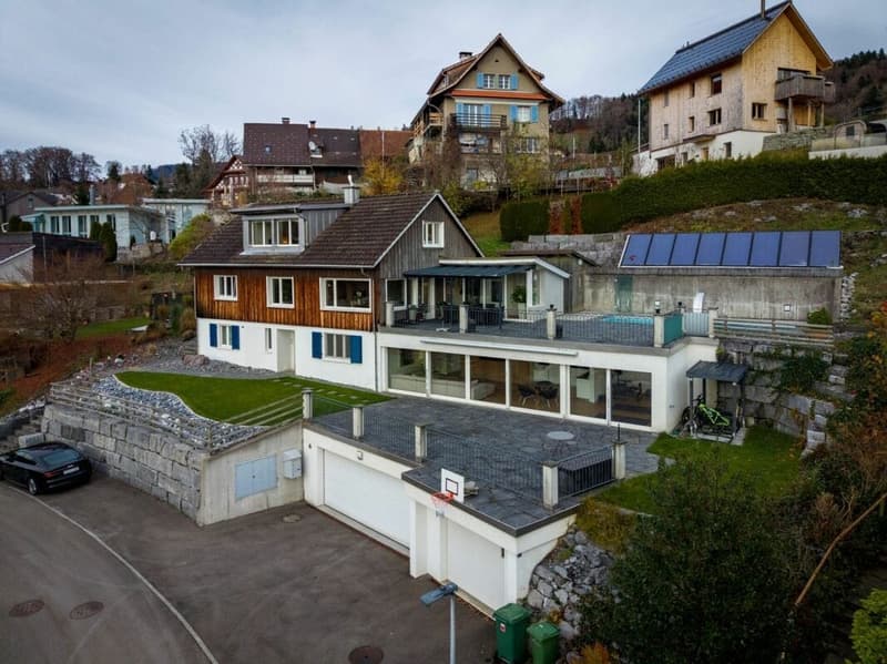 Hochwertiges Einfamilienhaus mit Pool und Weitsicht (2)