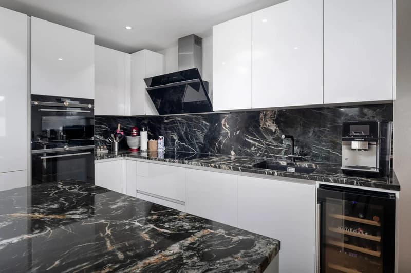 Moderne 5.5-Zimmer-Maisonette mit Balkon in Bäretswil kaufen (2)