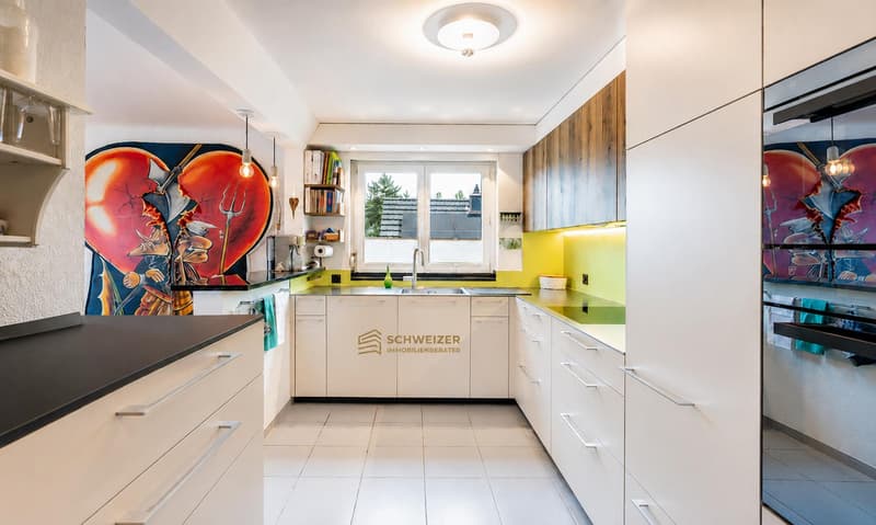 Peaceful living, relaxed life – bright 2.5-room apartment with balcony and garage (2)