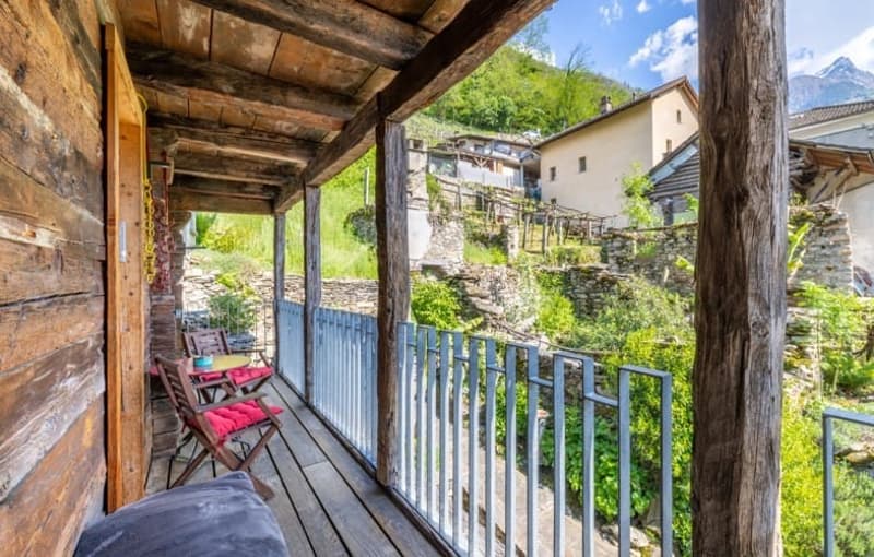 Characterful 4-room chalet with a far-reaching view in Malvaglia (3)