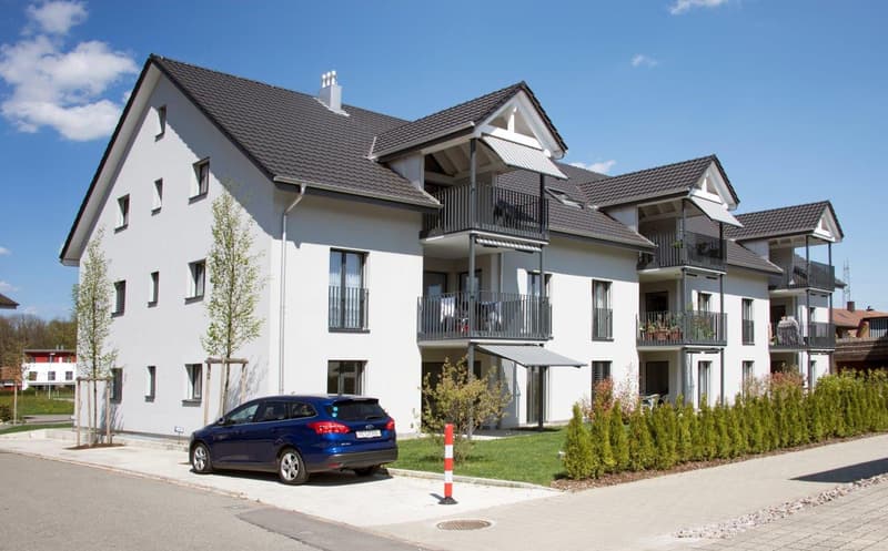 Moderne 2 Zimmer - Dachgeschosswohnung mit Balkon in Leuggern (1)