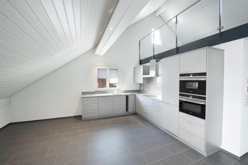 Moderne 2 Zimmer - Dachgeschosswohnung mit Balkon in Leuggern (2)