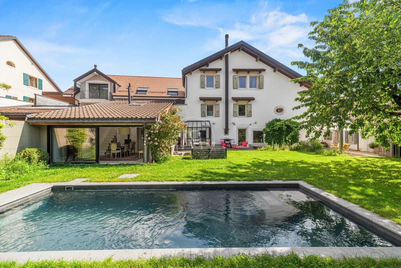 Belle ferme rénovée avec piscine à Genolier (1)