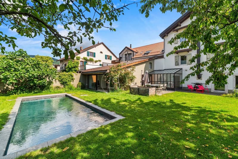 Bellissima casa di carattere con piscina nel cuore del villaggio, Genolier (9)