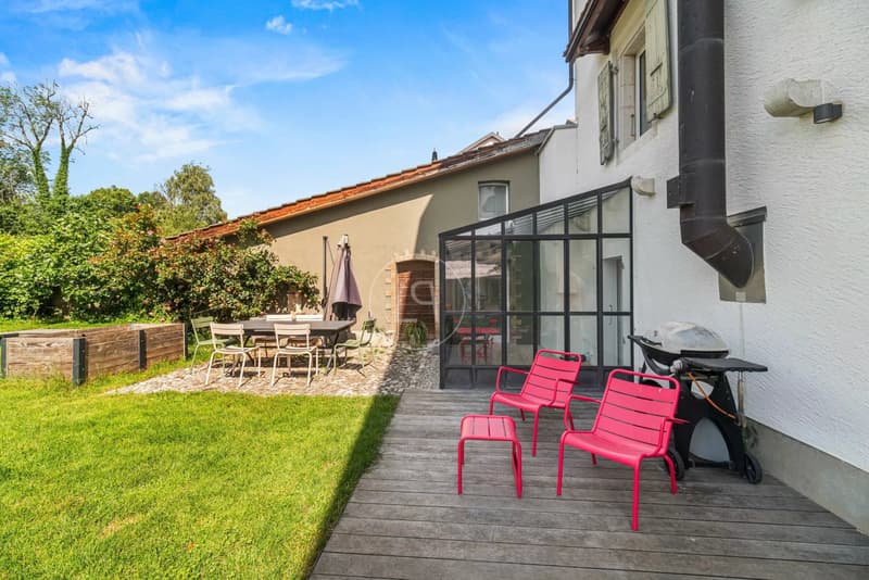 Bellissima casa di carattere con piscina nel cuore del villaggio, Genolier (10)