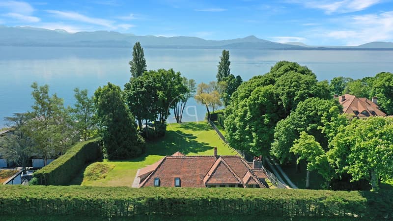 Propriété au bord de l'eau avec garage à bateau, à rénover, La Côte (2)