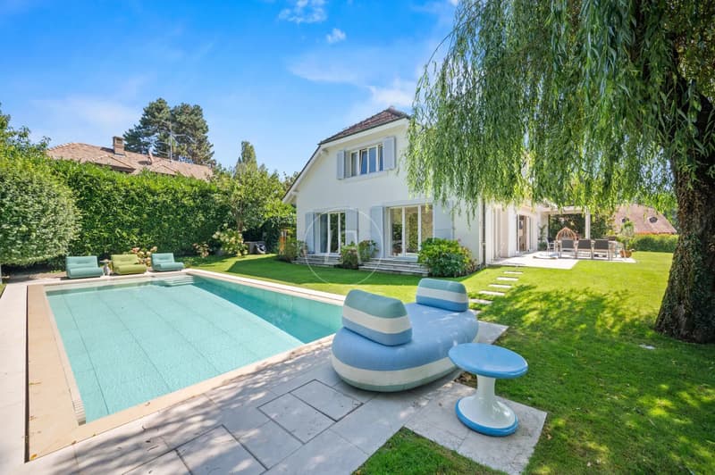 Beautiful family home, swimming pool, lake view, left bank, GE (2)
