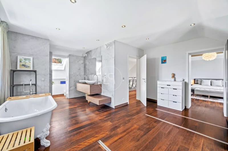 Beautiful family home, swimming pool, lake view, left bank, GE (10)