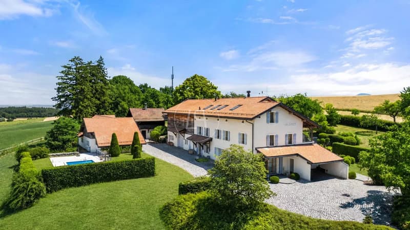 Elegantes renoviertes Bauernhaus mit Swimmingpool, Essertines-sur-Rolle (1)
