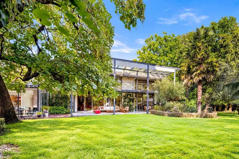 Élégante villa familiale dans un écrin de verdure aux portes de Genève (1)