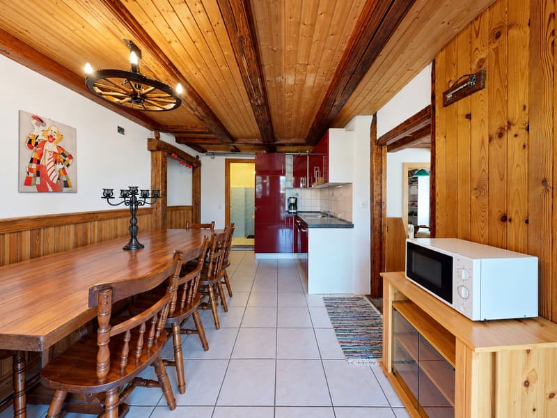 Maison de maître avec 4 appartements à Chevroux (20)
