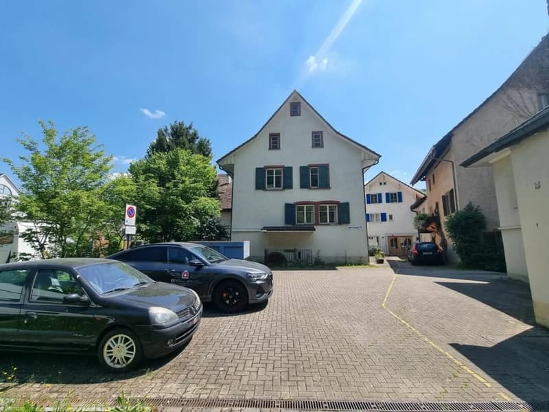 Casa caratteriale a 3 famiglie con potenziale a Hölstein in vendita (2)