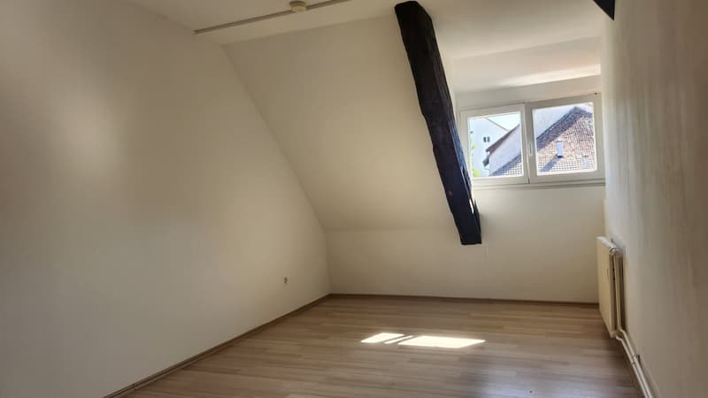 3.5-Zimmer-Dachwohnung mit Charme in Kaiserstuhl mieten (7)