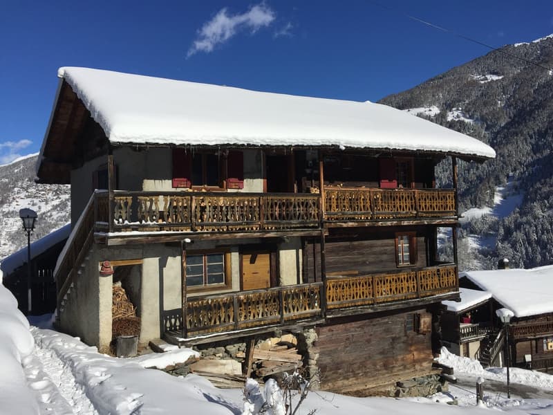A rénover entièrement, Chalet traditionnel de 7 pièces - Anniviers (3)
