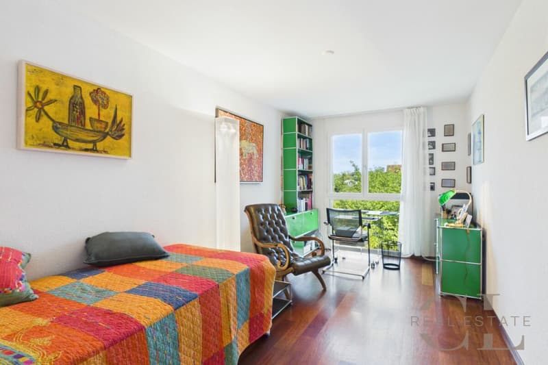 5.5 Zimmer-Wohnung an unverbaubarer Lage mit zwei Einstellplätzen (14)