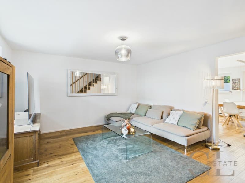 Stilvolles 4 Zimmer-Reihenhaus mit Garten in Oberwil (3)