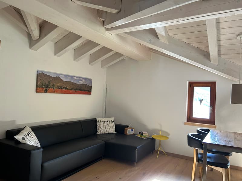 Charmante Dachgeschosswohnung mit Balkon & Abendsonne im idyllischen Goms (3)