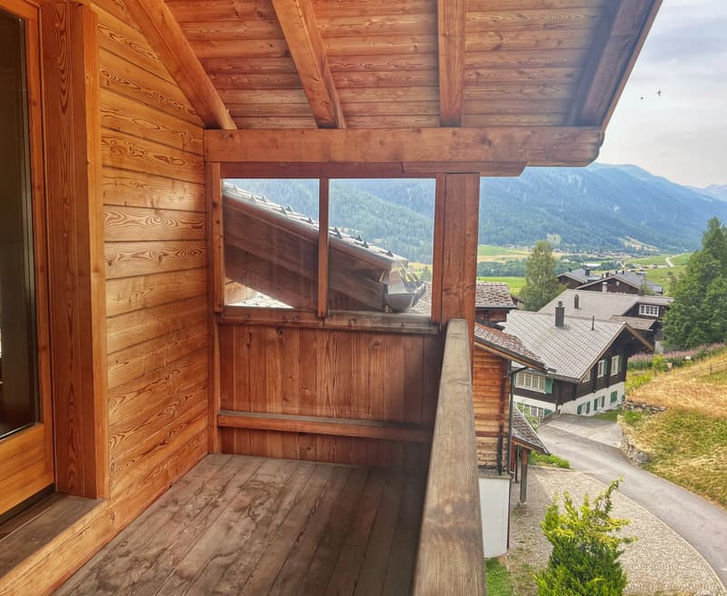 Charmante Dachgeschosswohnung mit Balkon & Abendsonne im idyllischen Goms (1)