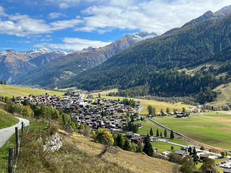Charmante Dachgeschosswohnung mit Balkon & Abendsonne im idyllischen Goms (14)