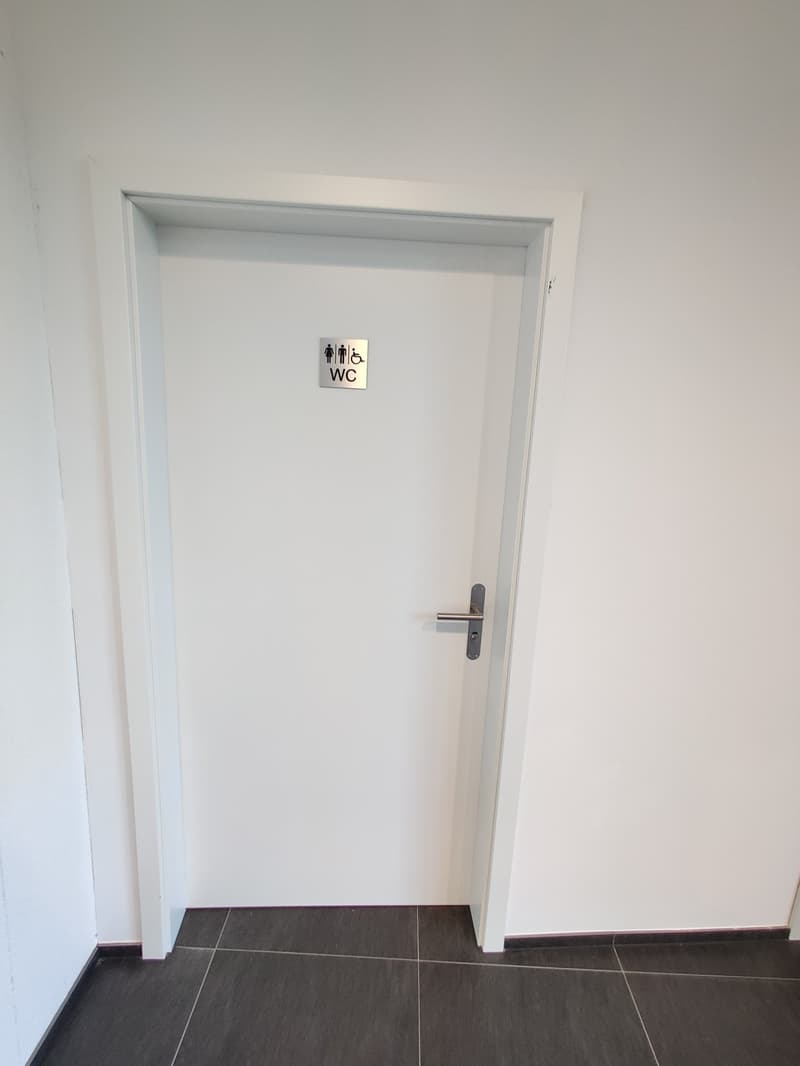 Zugang behindertengerechtes WC