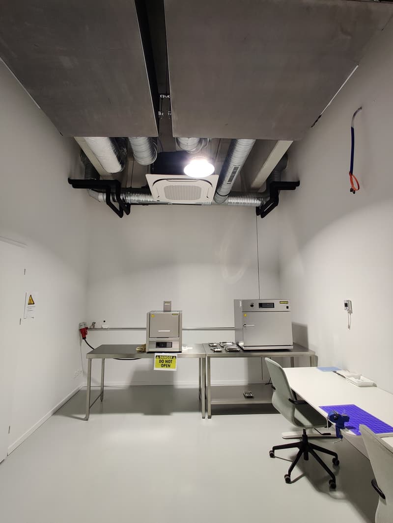 #14.1 Top modern storage-laboratory room with climate control, ventilation, LAN, WLAN, video surveillance, parking spaces, central (27)